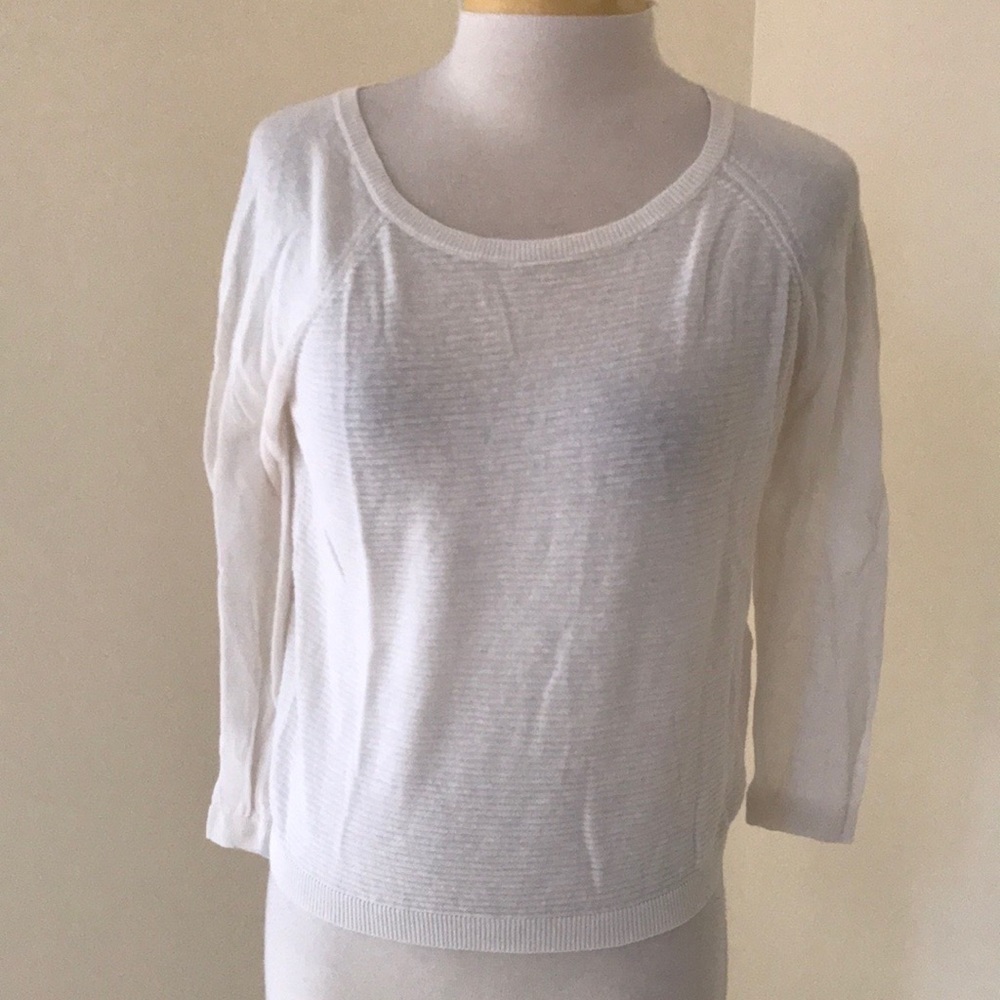 avec medium ribbed linen blend short light weight sweater/top.
